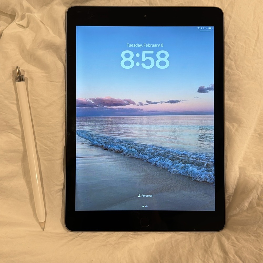 iPad 6th Generation 128 GB Wi-Fi only with 1st Generation Apple Pencil.